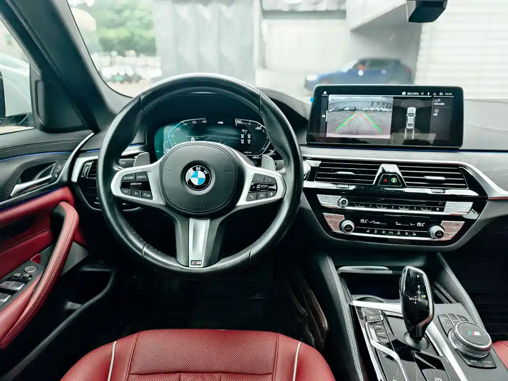 BMW 5 Series 2021 — фото 12