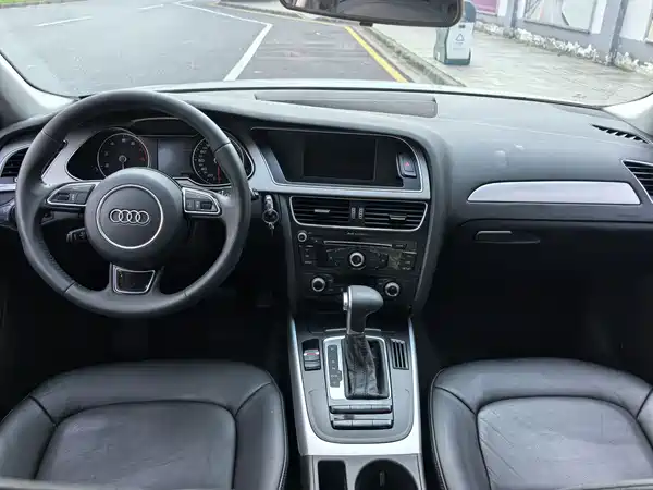 Audi A4L 2015