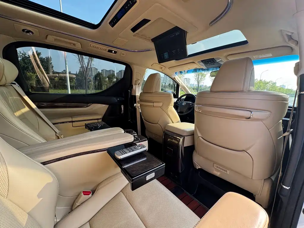 Toyota Alphard 2018 — фото 16