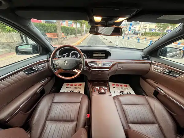 Mercedes-Benz S-Class 2010