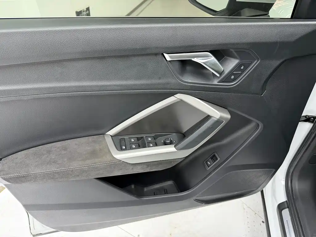 Audi Q3 2021 — фото 11
