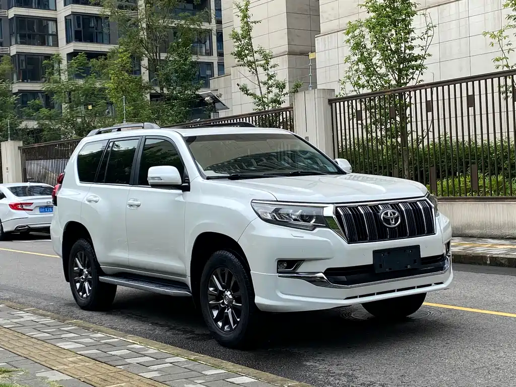 Toyota Prado 2019 — фото 2