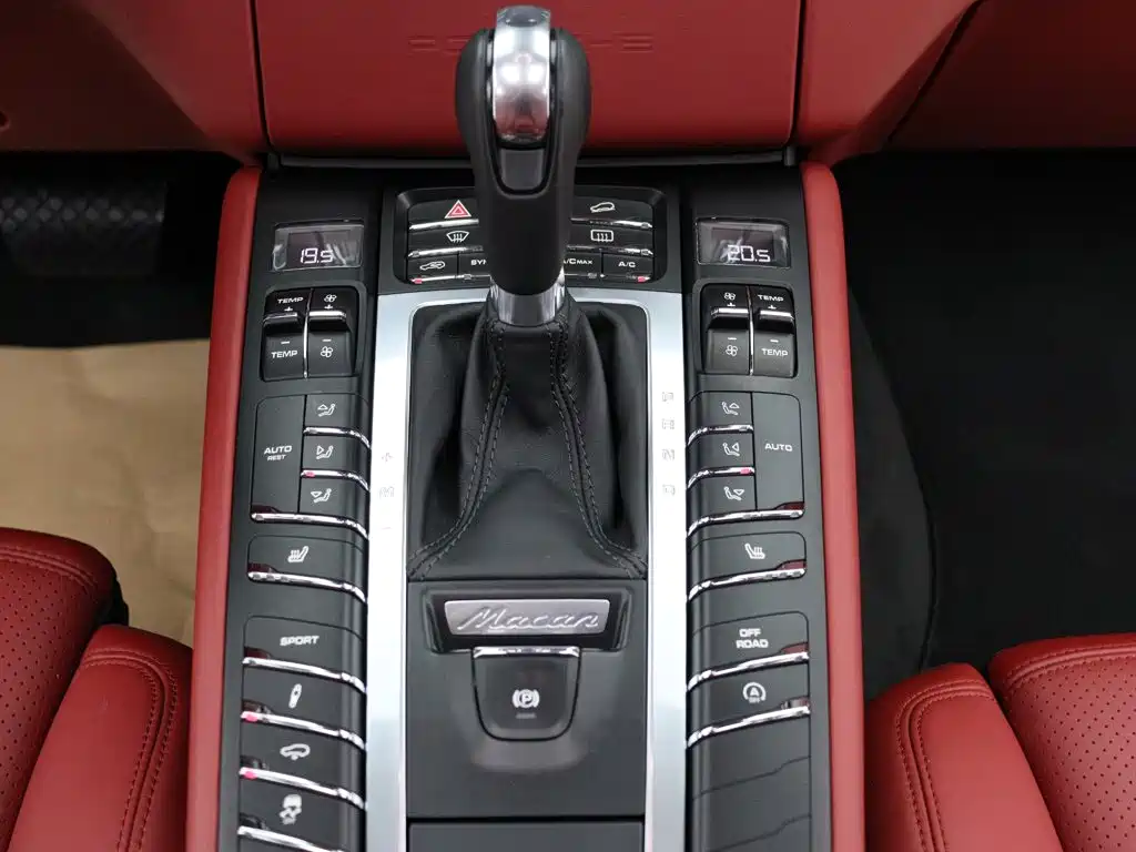 Porsche Macan 2015 — фото 20