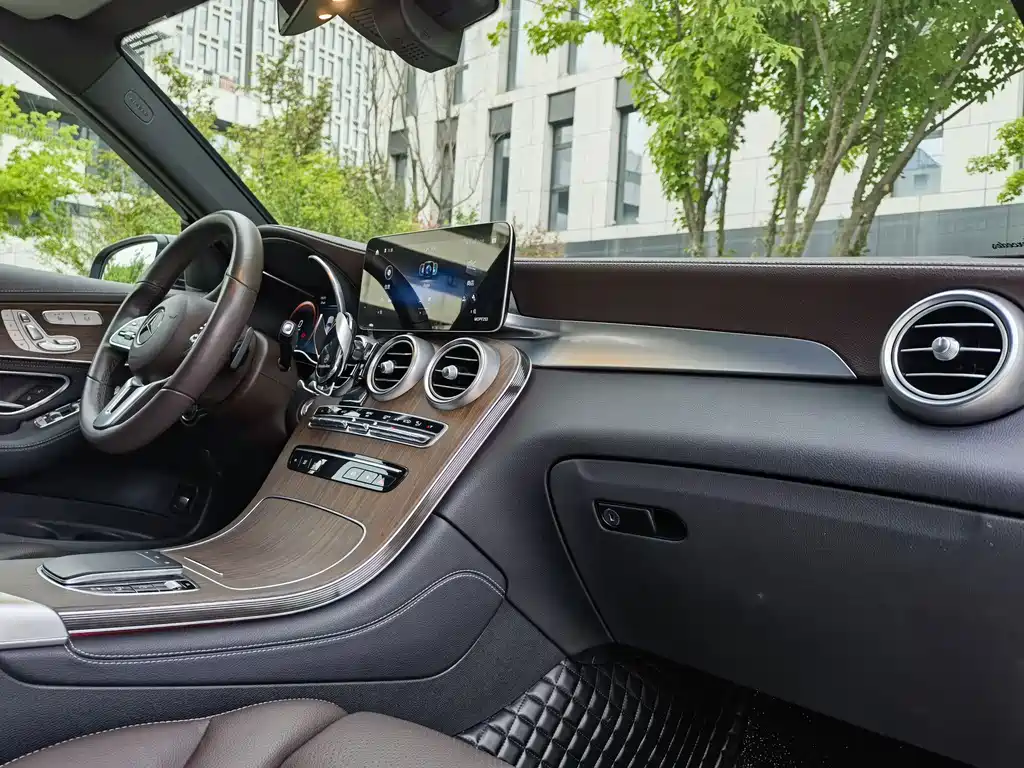 Mercedes-Benz GLC 2020 — фото 13