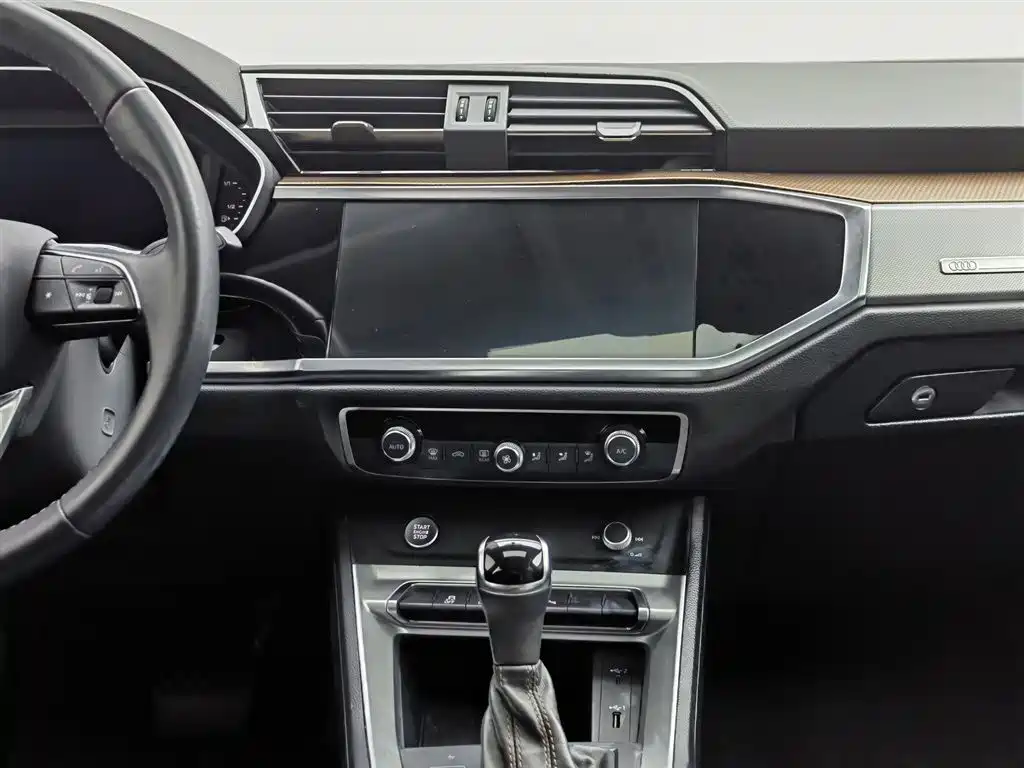 Audi Q3 2020 — фото 12
