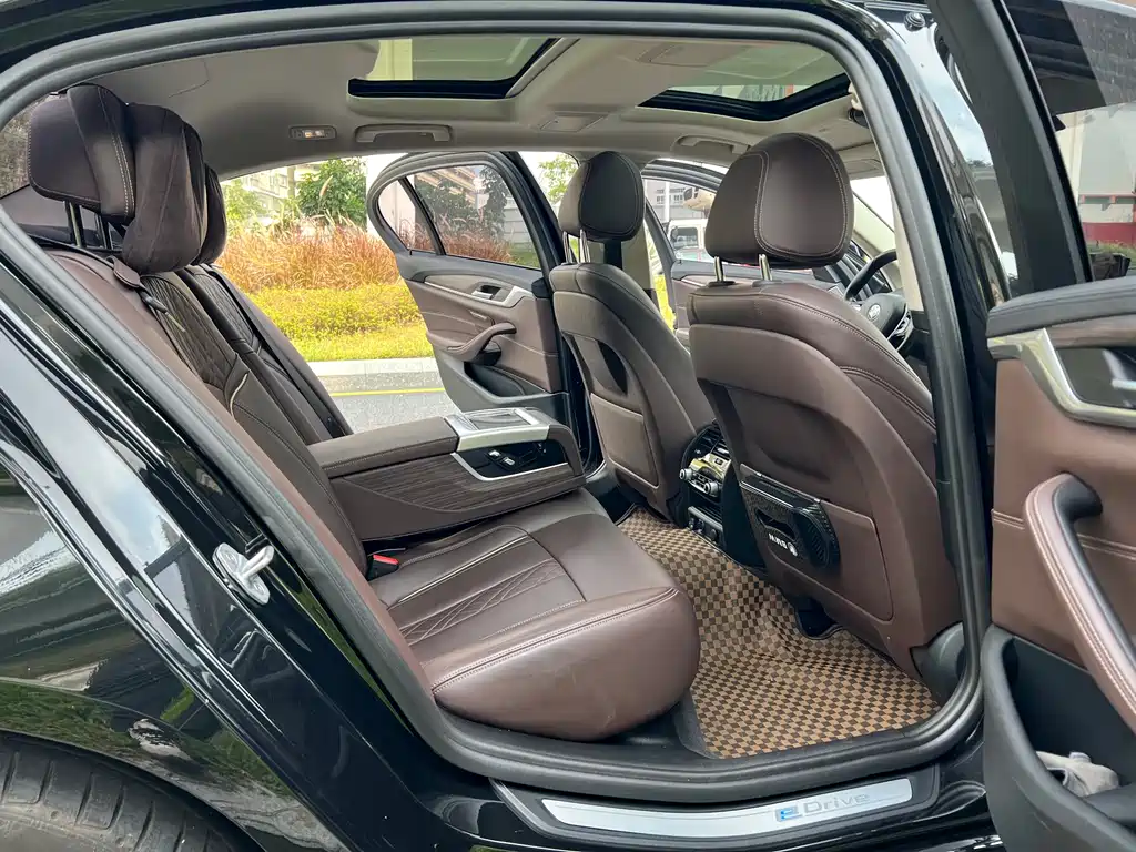 BMW 5 Series New Energy 2018 — фото 12