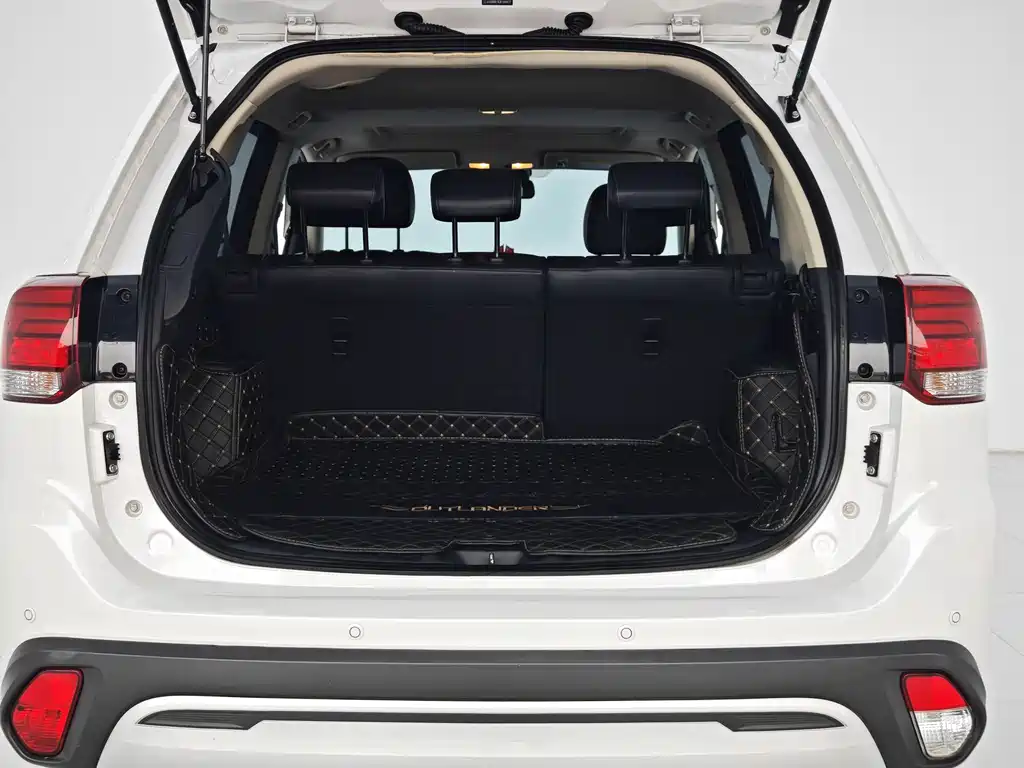 Mitsubishi Outlander 2020 — фото 17