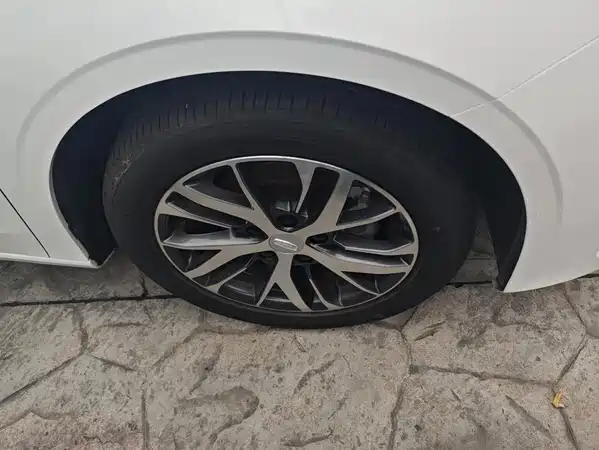 Geely Emgrand 2024