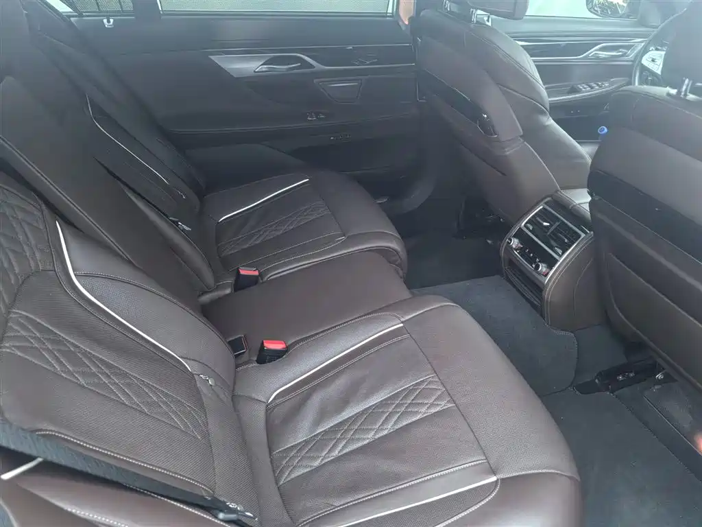 BMW 7 Series 2021 — фото 10