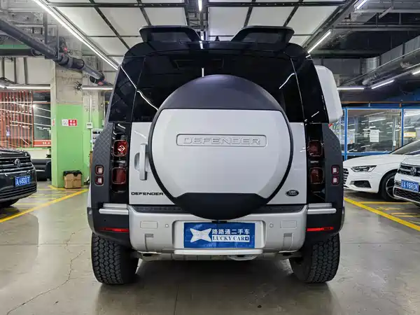 Land Rover Defender 2022