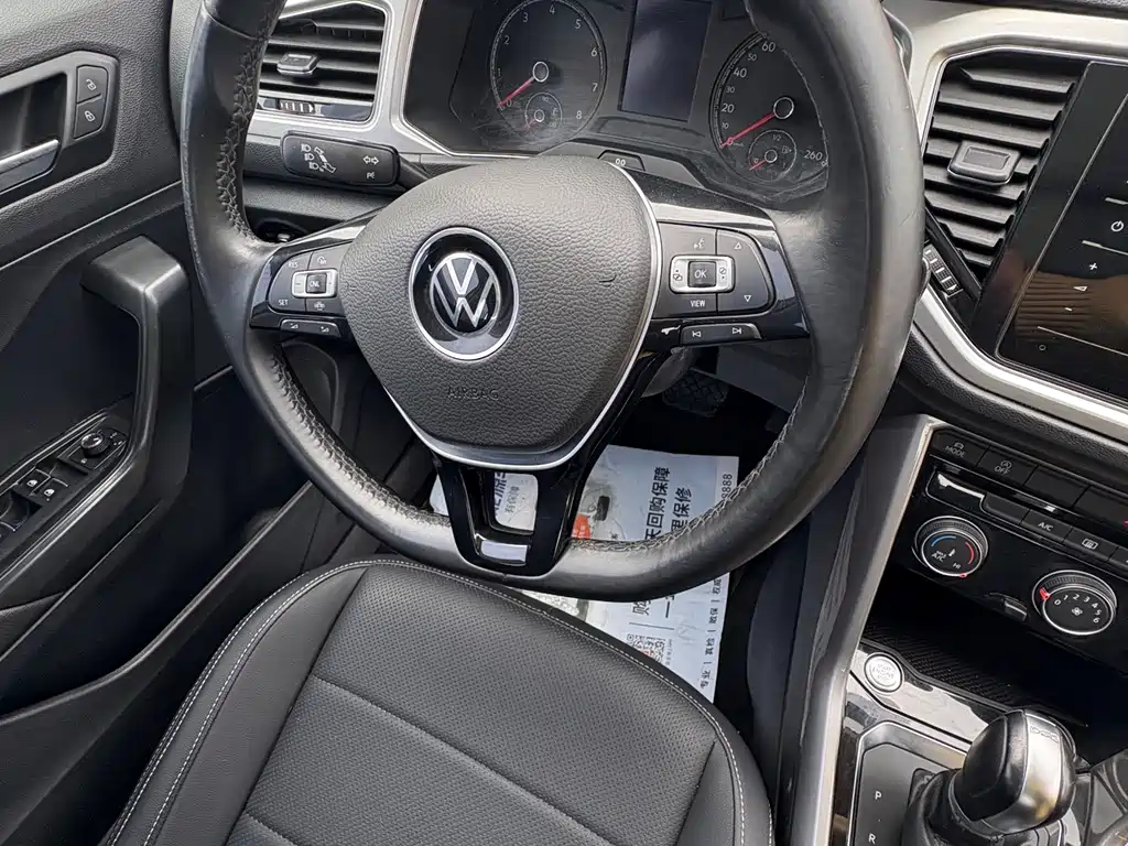Volkswagen T-Roc 2023 — фото 9