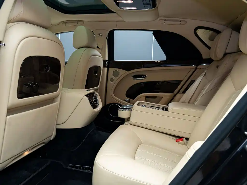 Bentley Mulsanne 2016 — фото 12