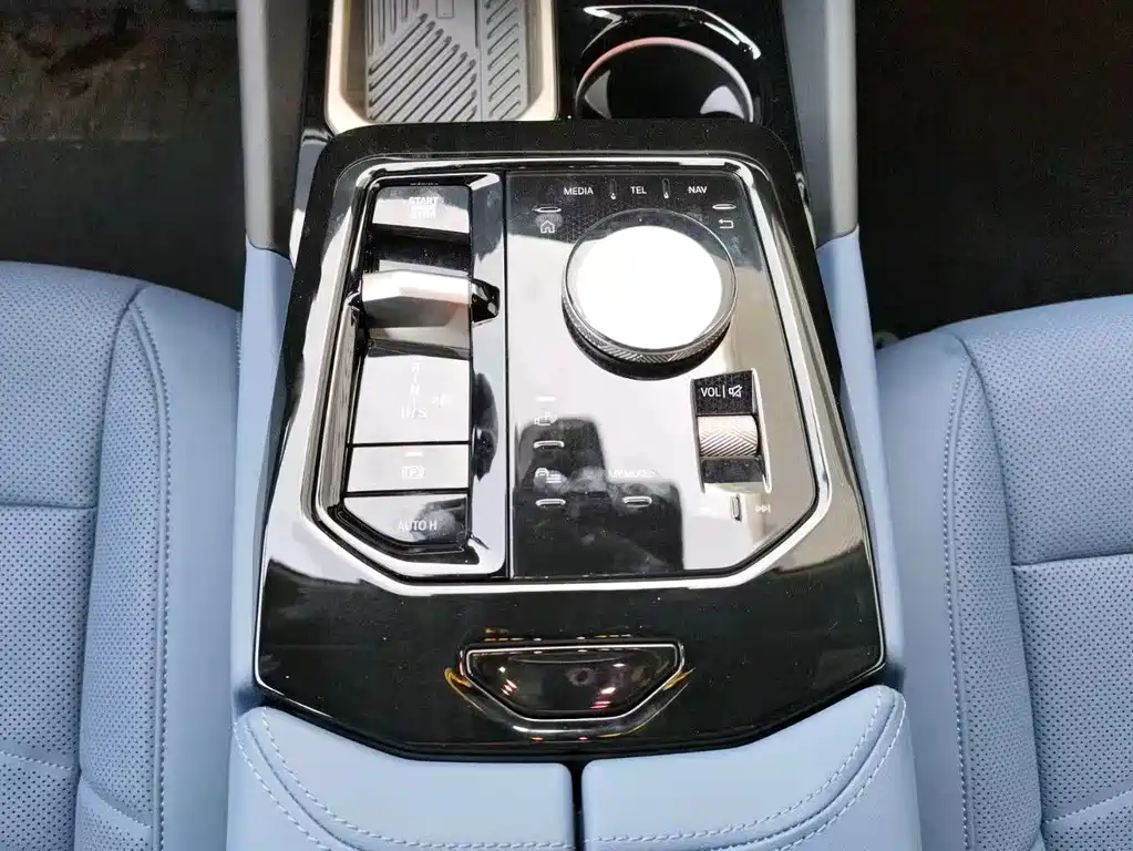 BMW 5 Series — фото 10