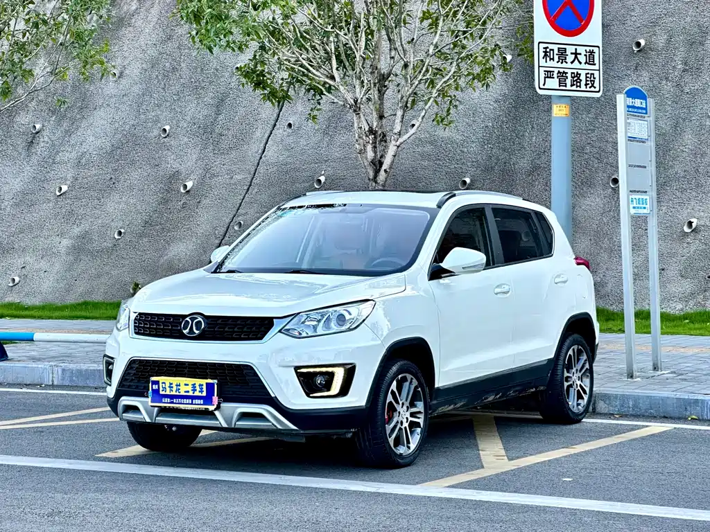 BAIC Shenbao X35 2016 — фото 1