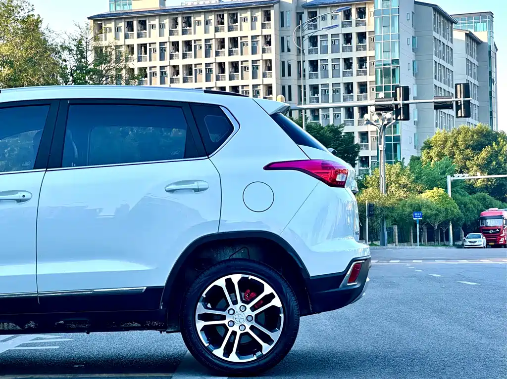 BAIC Shenbao X35 2016 — фото 9