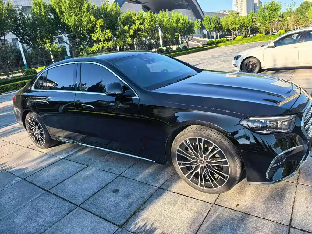 Mercedes-Benz E-Class 2025 — фото 2