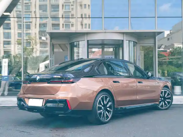 BMW i7 M70L 2024