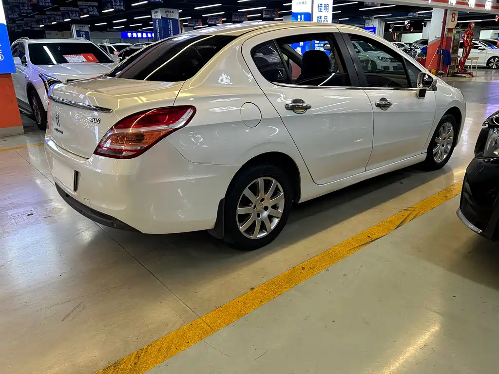 Peugeot 308 2015 — фото 12