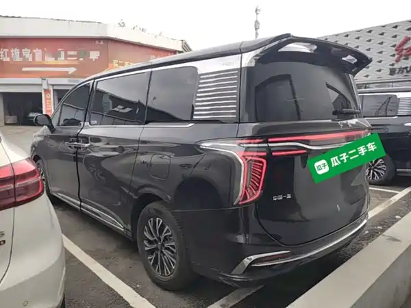 Hongqi HQ9 PHEV 2025