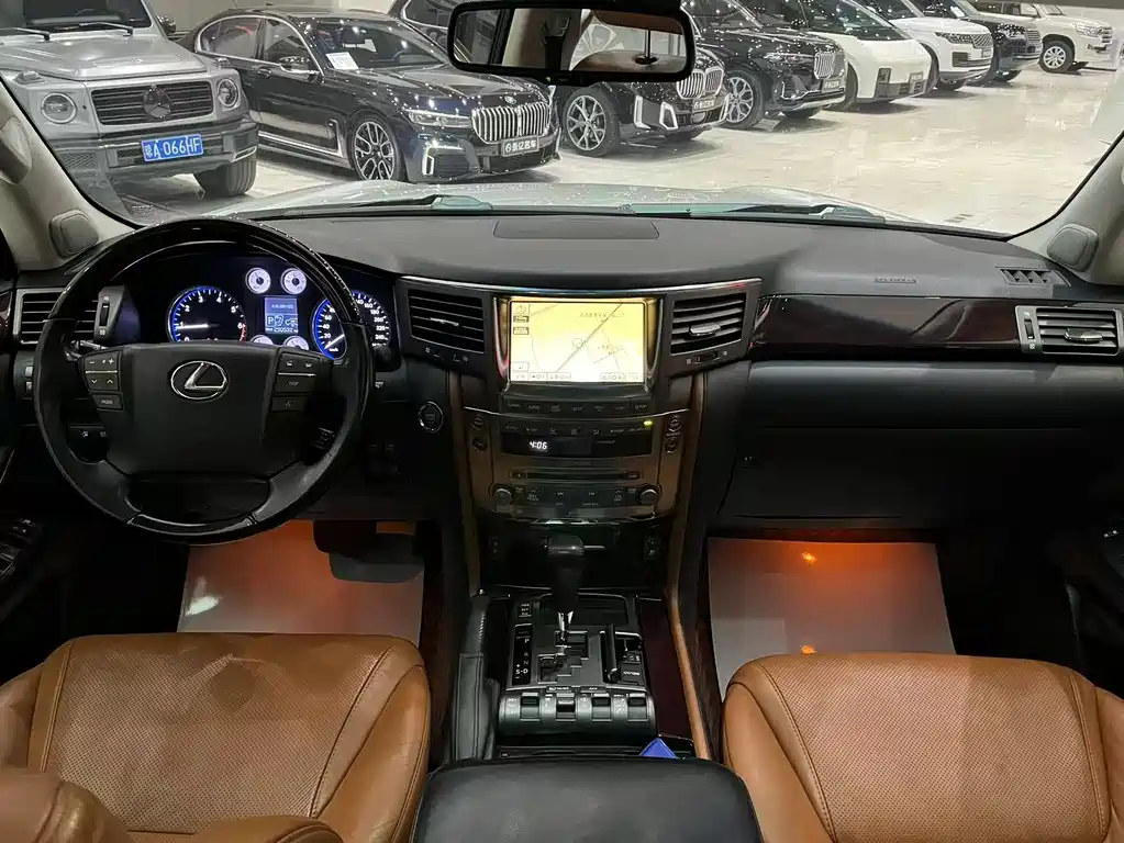 Lexus LX 2012 — фото 11