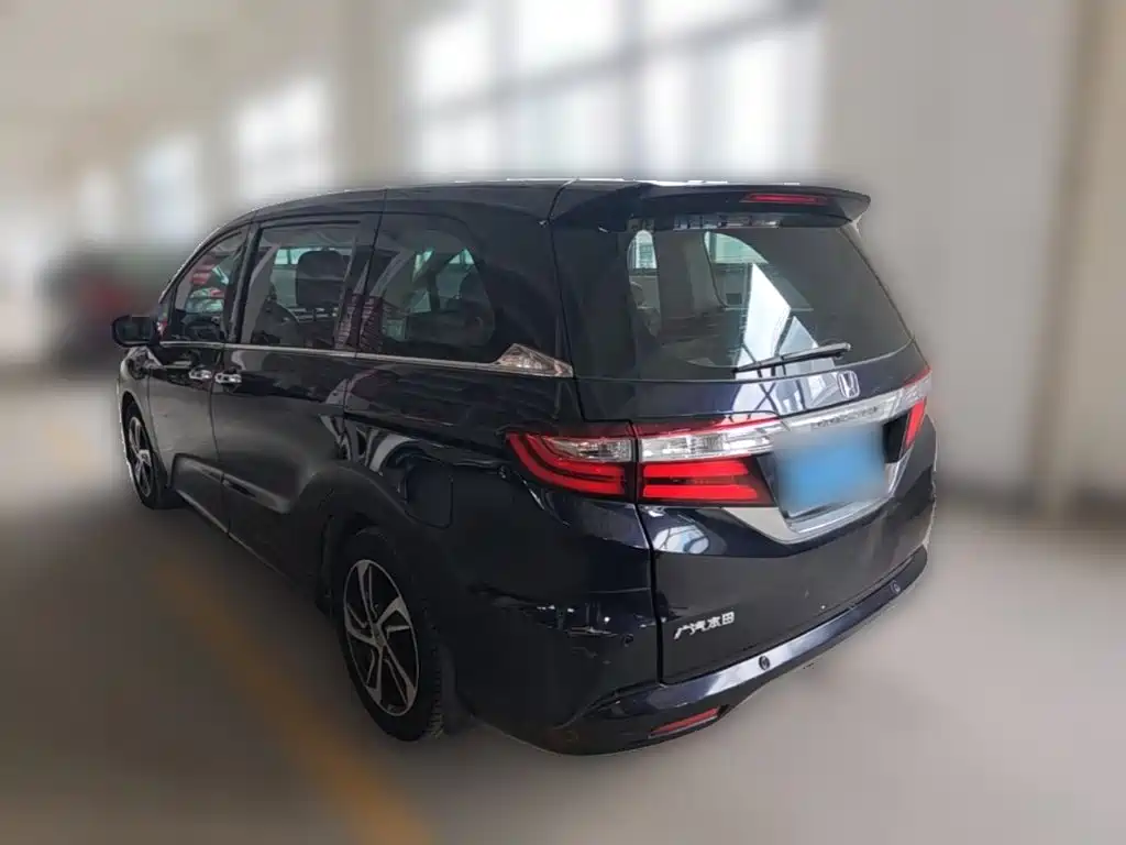 Honda Odyssey 2017 — фото 9