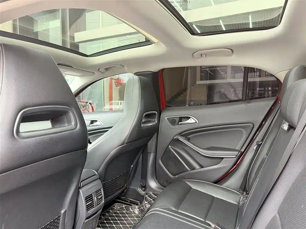 Mercedes-Benz GLA 2017 — фото 15