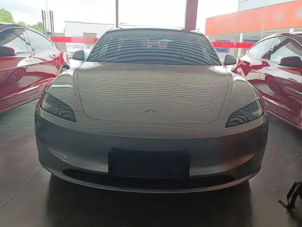 Tesla Model 3 2025