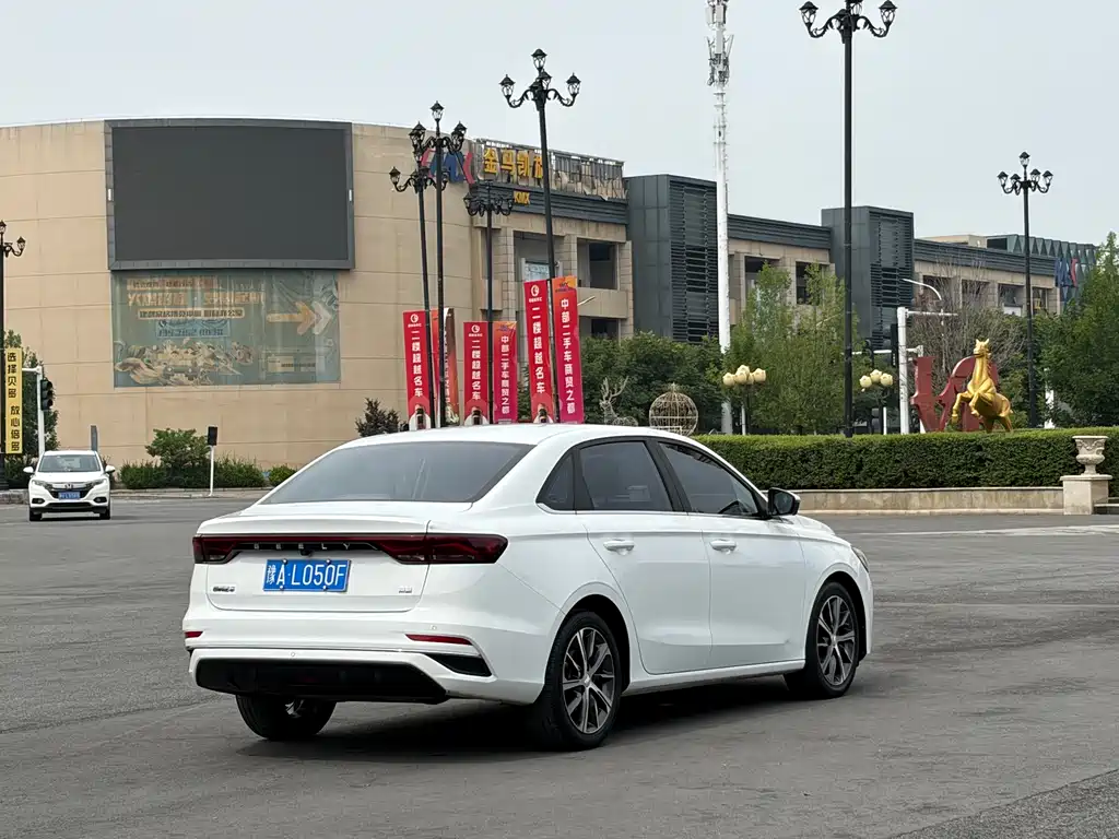 Geely Emgrand 2023 — фото 18