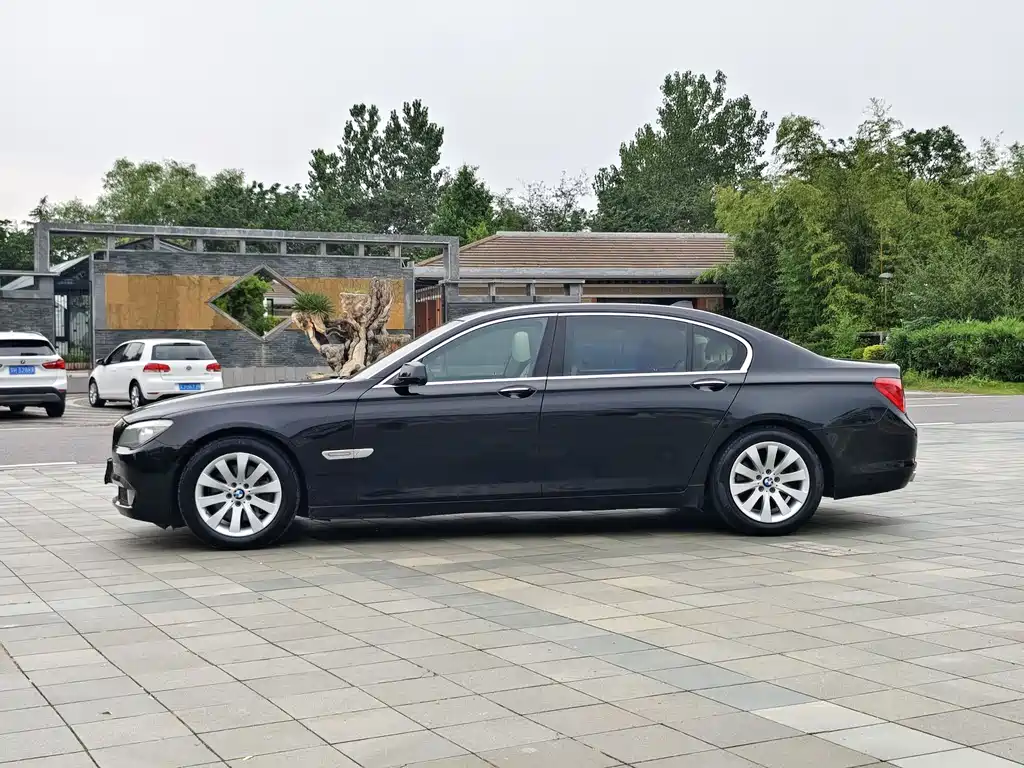 BMW 7 Series 2012 — фото 9