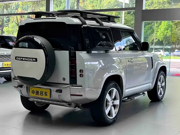 Land Rover Defender 2022
