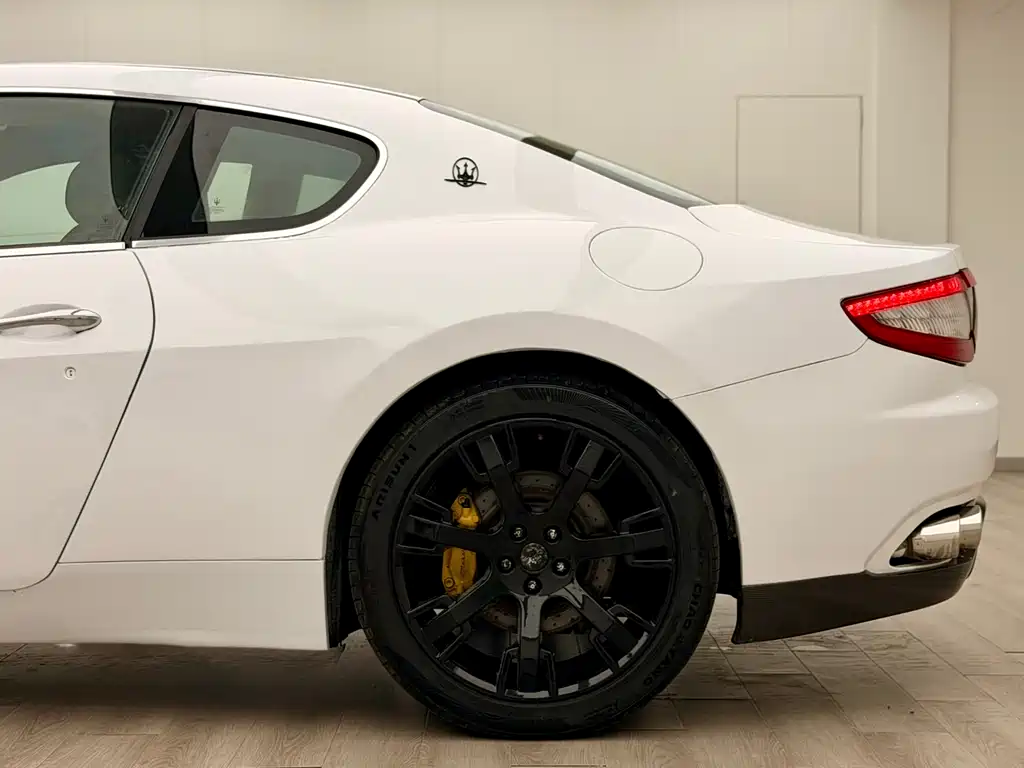 Maserati GranTurismo 2013 — фото 8