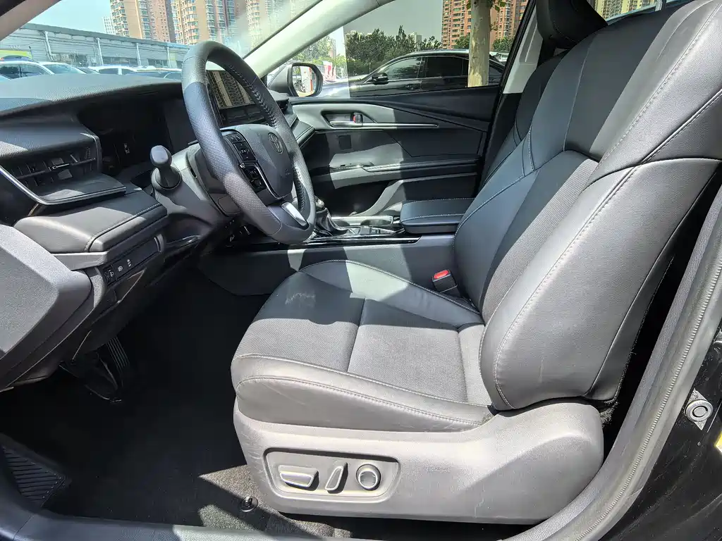 Toyota Camry 2025 — фото 6