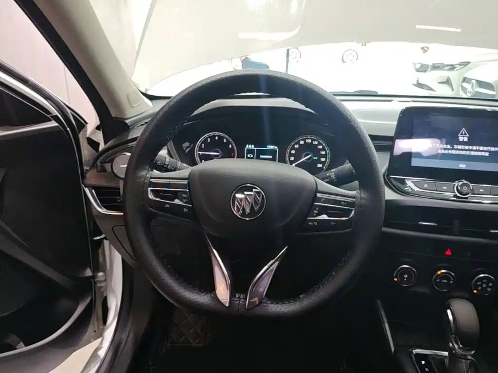 Buick Verano 2022 — фото 11