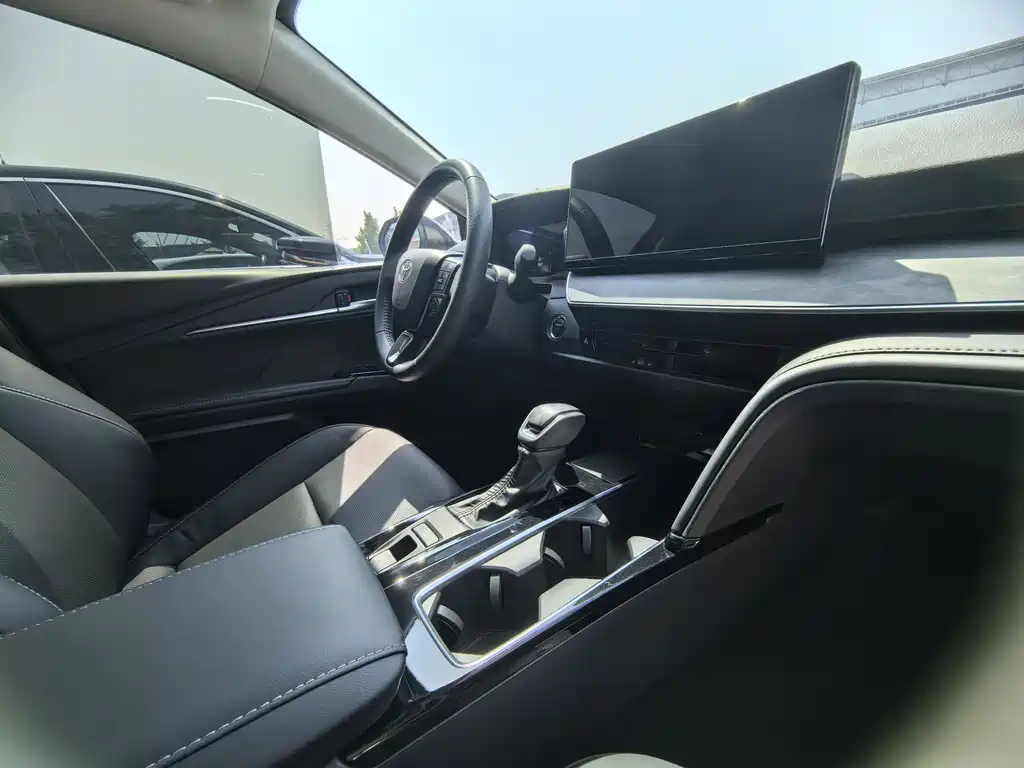 Toyota Camry 2025 — фото 10