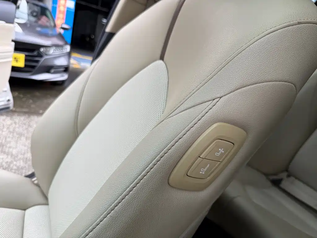 Toyota Camry 2021 — фото 17