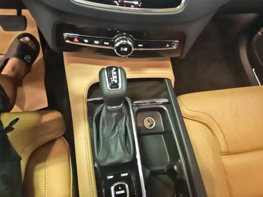 Volvo XC90 2016 — фото 14