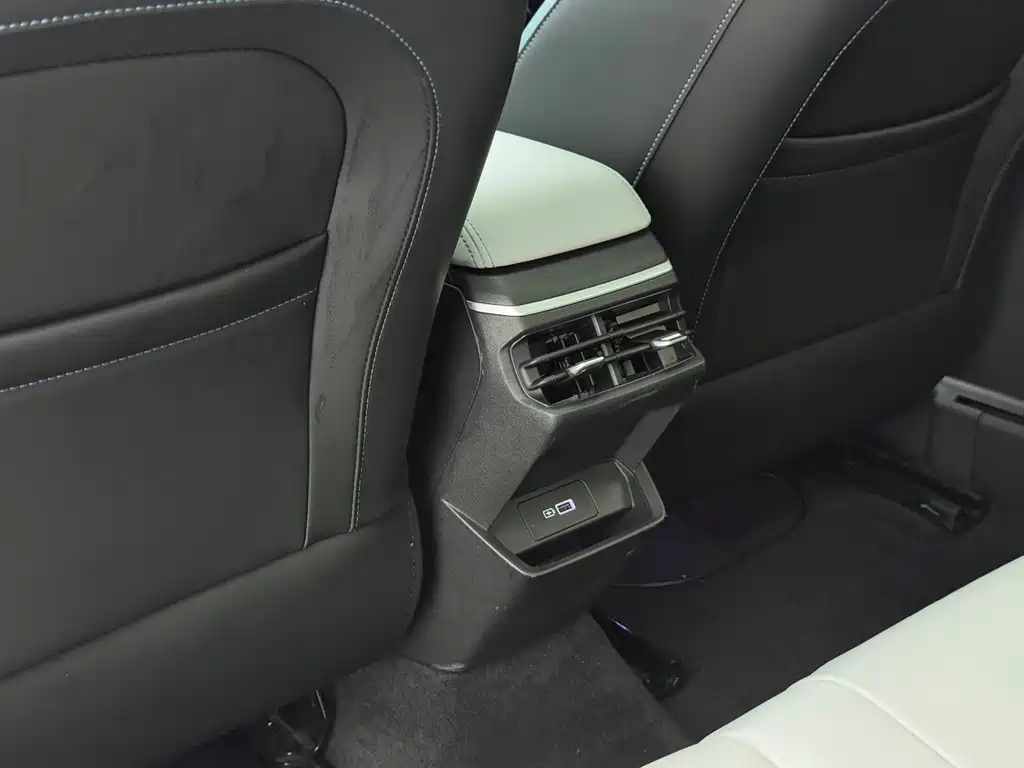 Geely Emgrand 2023 — фото 14