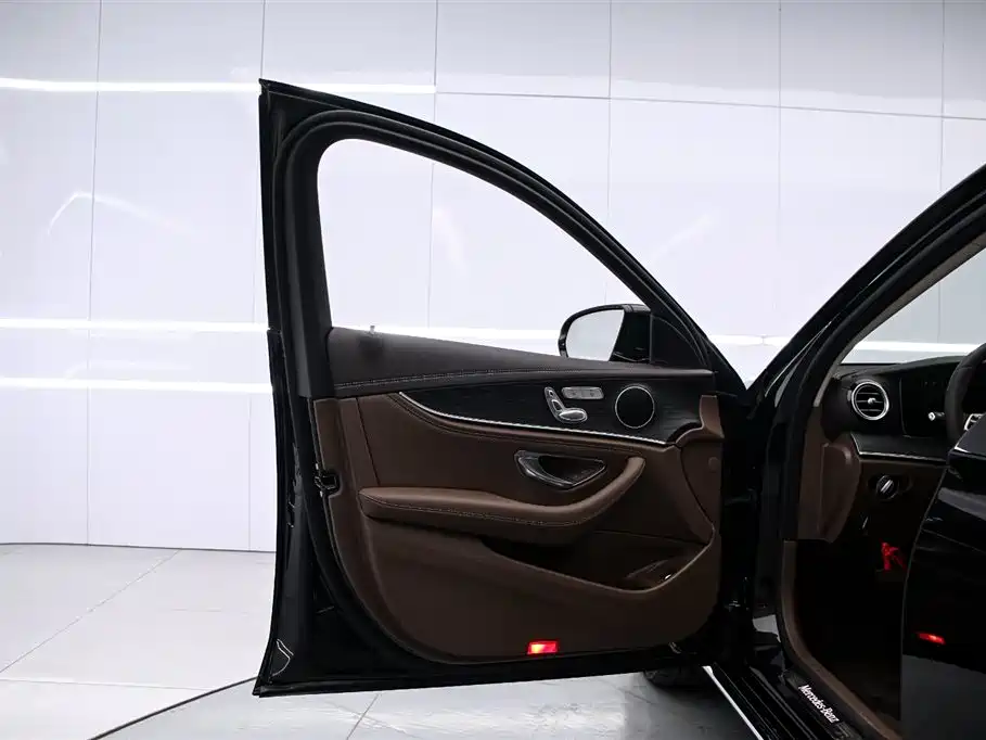 Mercedes-Benz E-Class 2022 — фото 11