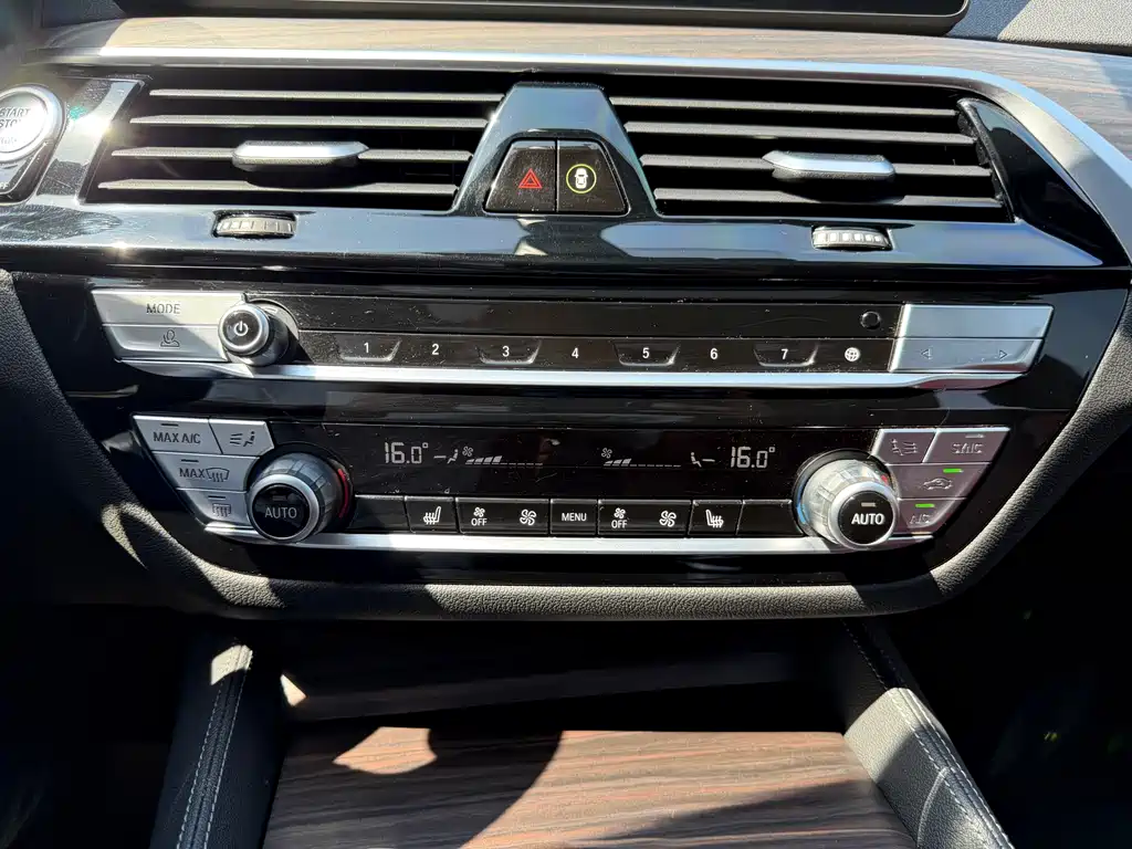 BMW 5 Series 2022 — фото 15