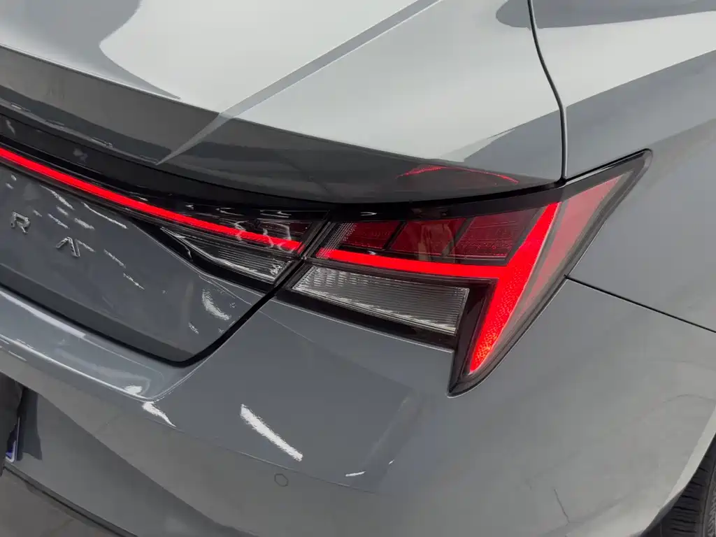 Hyundai Elantra 2022 — фото 10