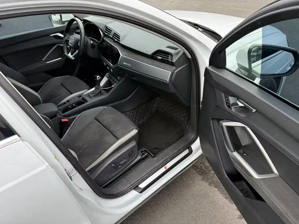 Audi Q3 2023 — фото 13