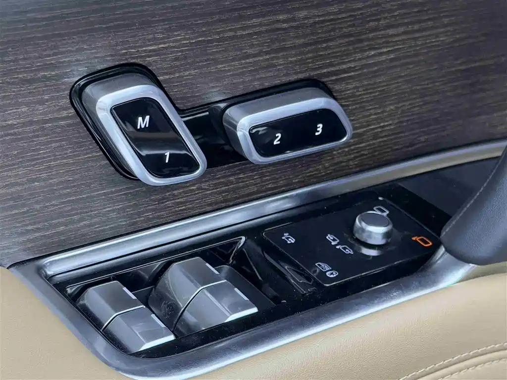 Land Rover Range Rover 2023 — фото 16