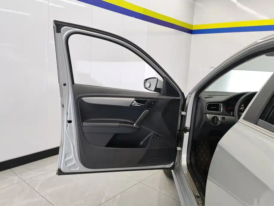 Volkswagen Lavida 2013