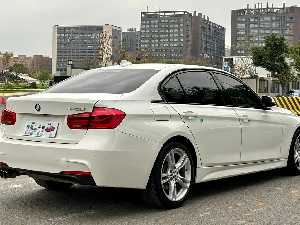 BMW 3 Series 2017 — фото 9