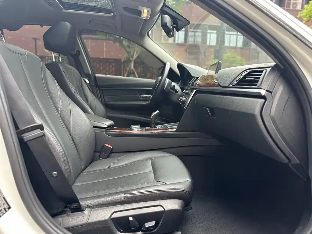 BMW 3 Series 2015 — фото 12