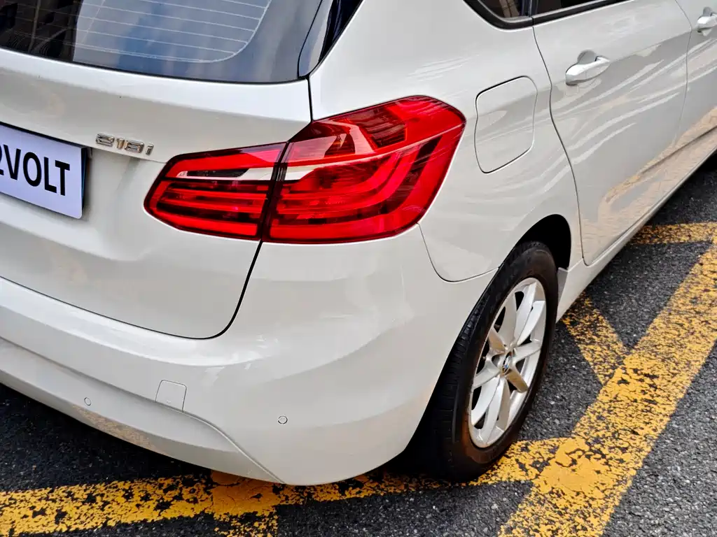 BMW 2 Series Active Tourer 2016 — фото 6