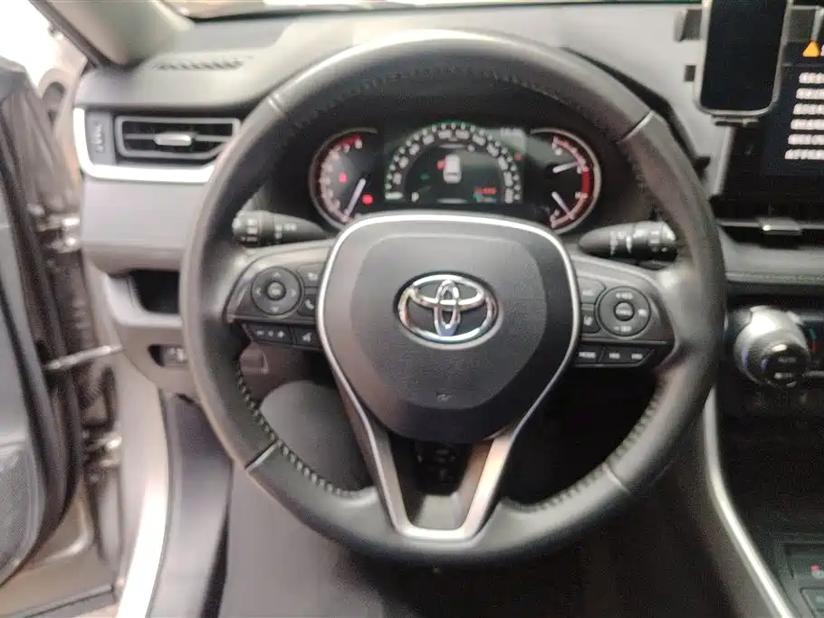 Toyota RAV4 2022 — фото 14