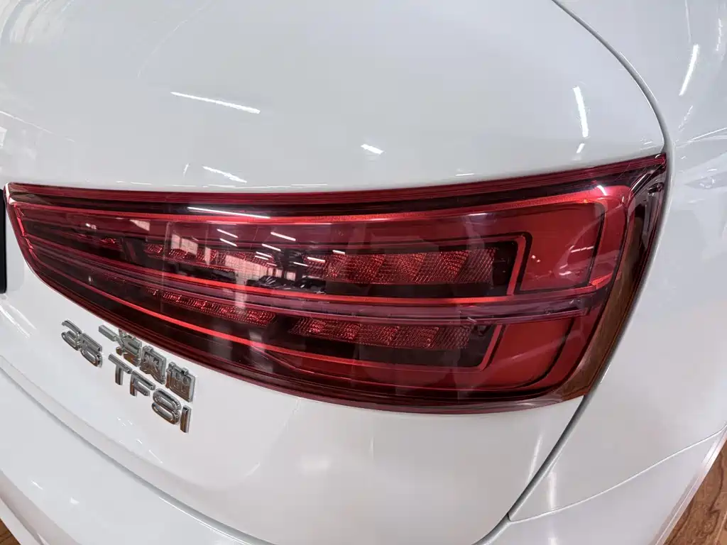 Audi Q3 2017 — фото 19
