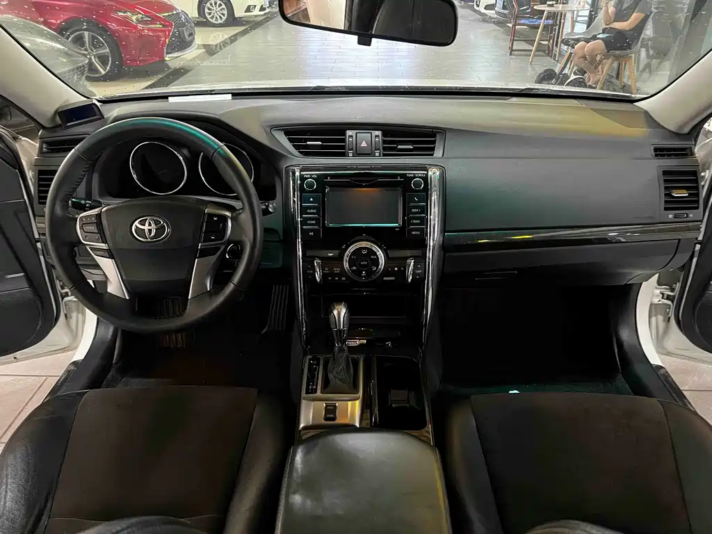 Toyota Reiz 2014