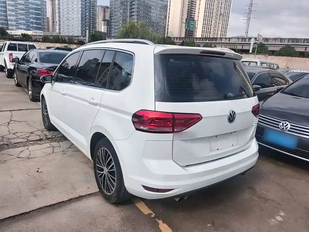 Volkswagen Touran 2016
